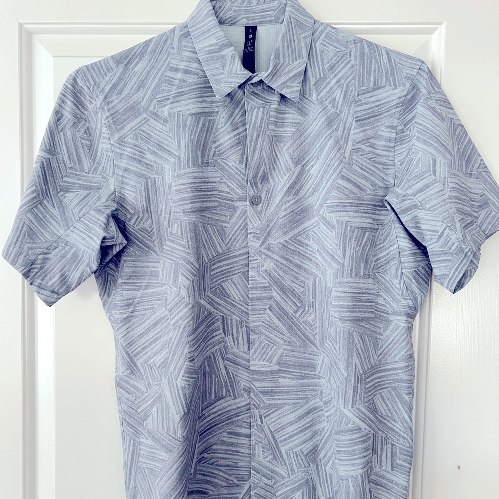 👕 Lululemon Men’s Button Down 👕